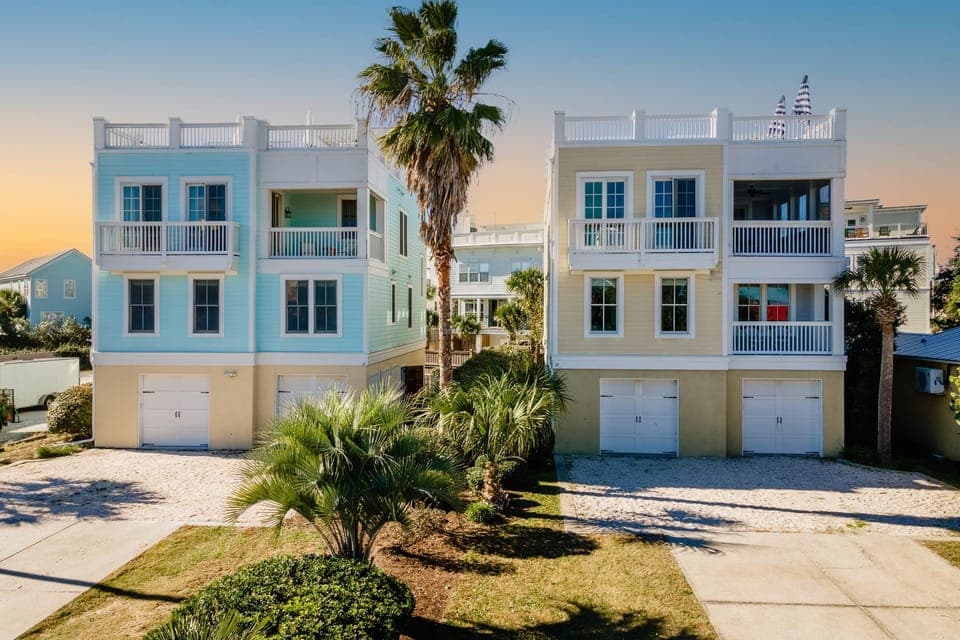Welcome to this two home rental by AvantStay: Sand Dune &amp; Sea Shell. Save extra when you book both homes at once! Room for all your family and friends.