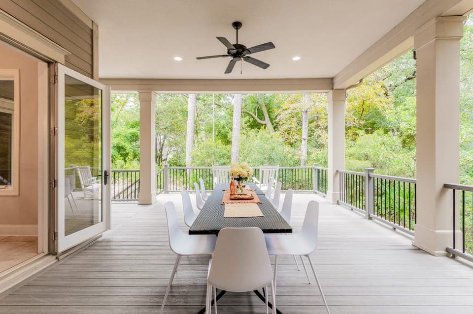 Al fresco meals.