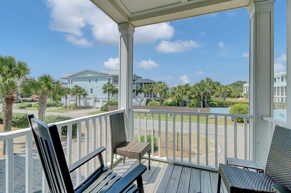 Great deck with overlook activity.