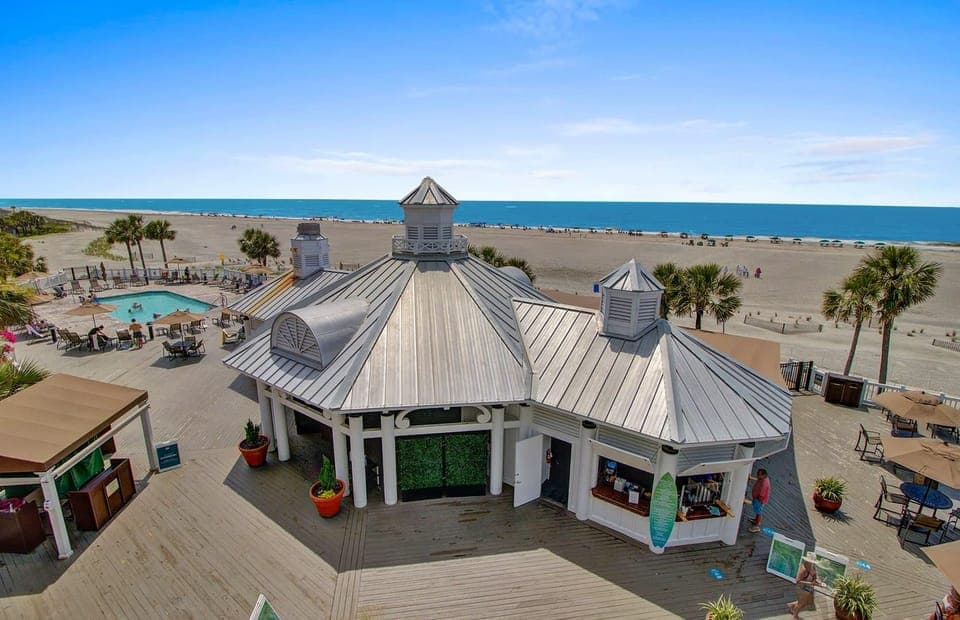 Grand Pavilion Pool and Beachside Burgers &amp; Bar.