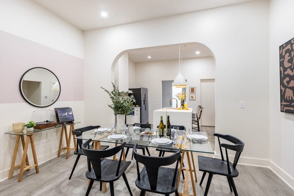 Dining area seats 6.
