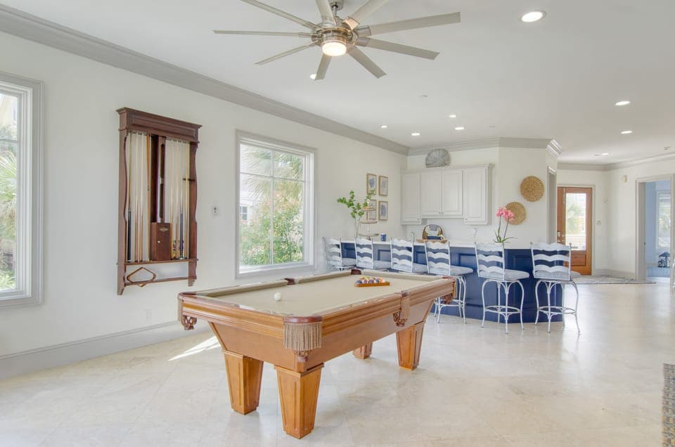 Airy secondary lounge space complete with a large bar area and a pool table. (Coastal Marsh)