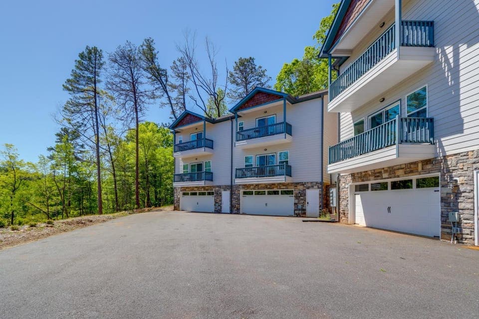2 Mi to Village & Lake! Charming Helen Retreat House in Helen