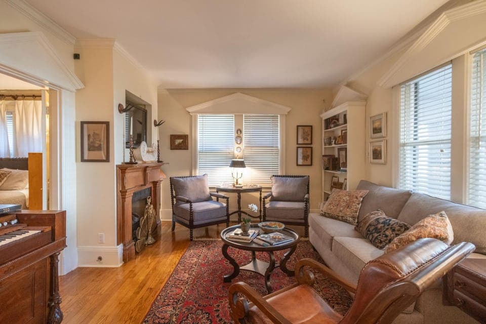 Living room, Seating area