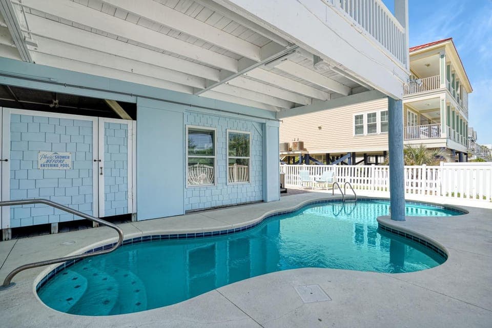Property building, Day, Balcony/Terrace, Swimming pool