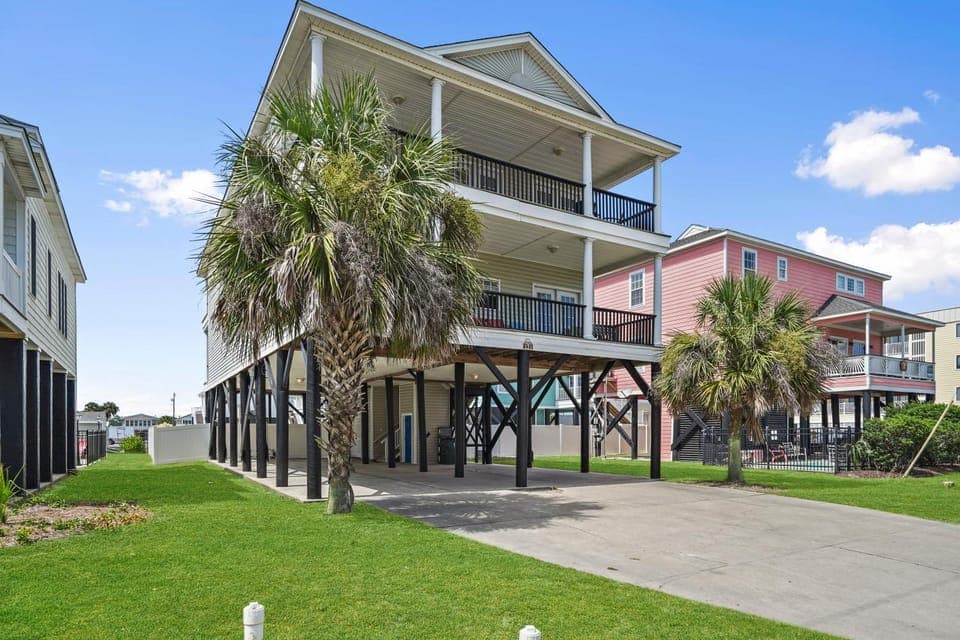 Awesome Views House in Garden City