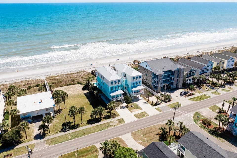 Property building, Day, Neighbourhood, Bird's eye view, Beach, Sea view