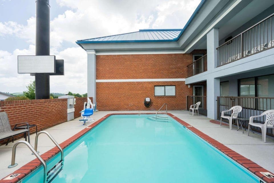 On site, Pool view, Swimming pool, Swimming pool