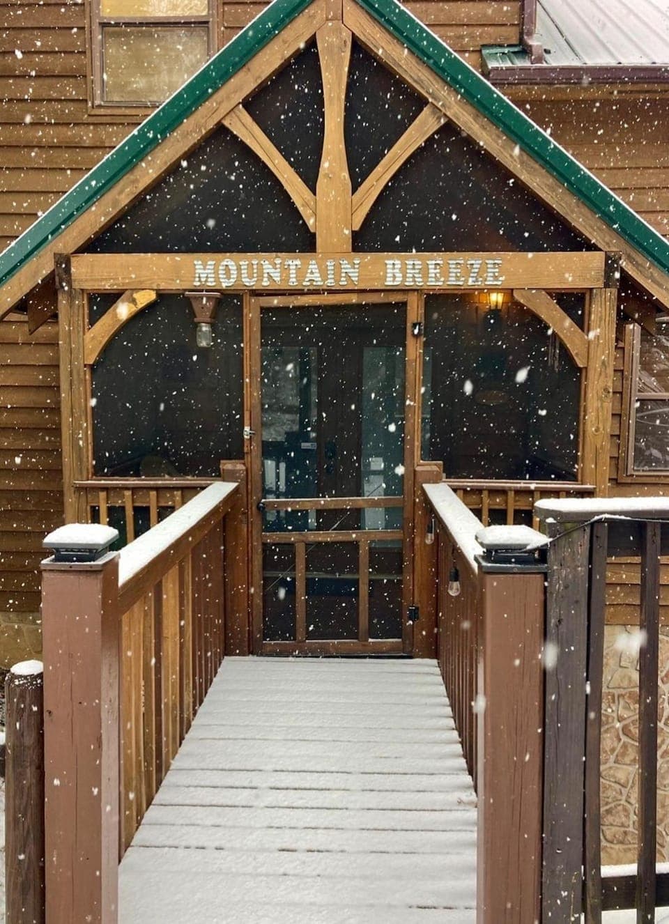 Smoky Mountain Breeze Chalet in Sevier County