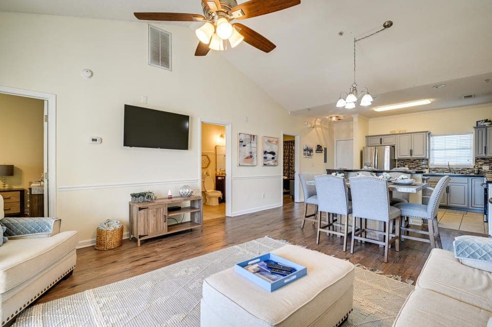 Myrtle Beach Condo w/ Large Balcony & Pool Access House in Socastee