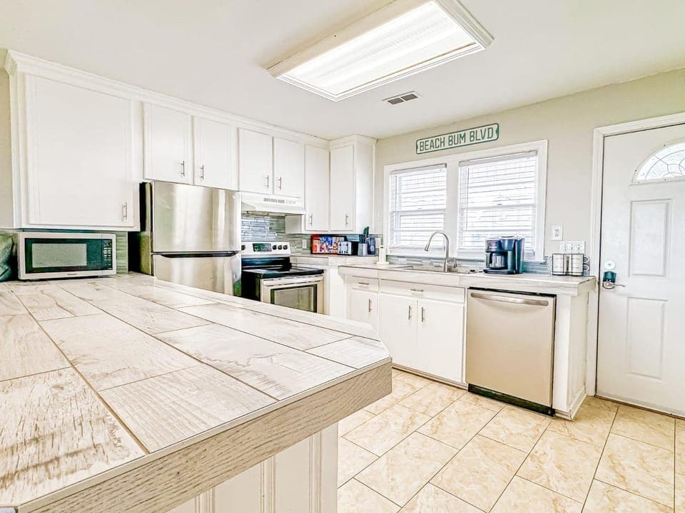 DWs Oceanfront Beach House Huge Sun Deck House in North Myrtle Beach