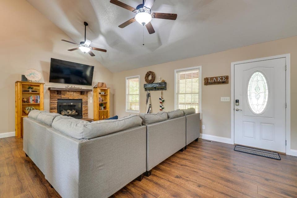 Cozy Tennessee Lake House w/ Grill & Fire Pit! House in Tennessee