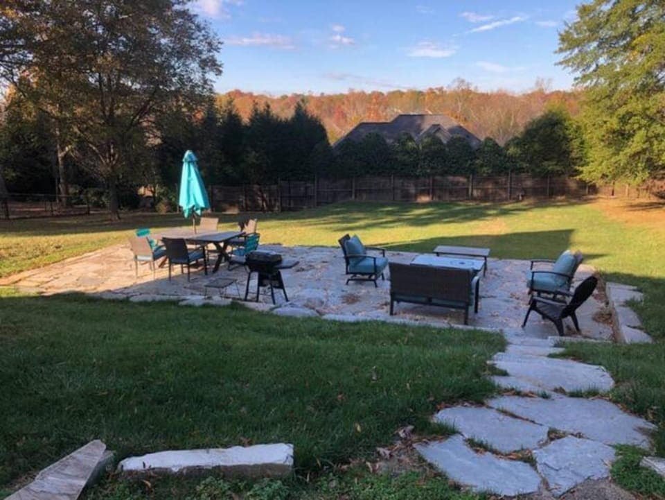 Southern Charm Cottage House in Hickory
