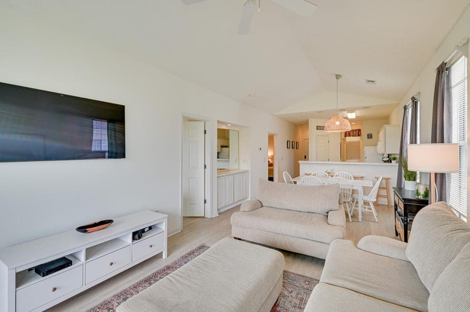 4 Mi to Broadway at the Beach: Golf Resort Getaway House in Carolina Forest