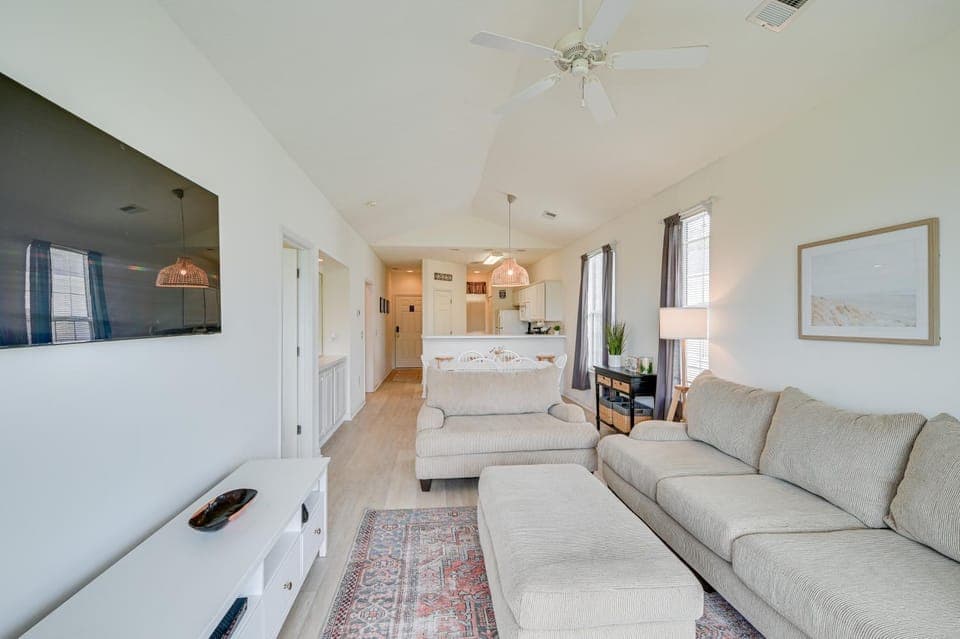 4 Mi to Broadway at the Beach: Golf Resort Getaway House in Carolina Forest