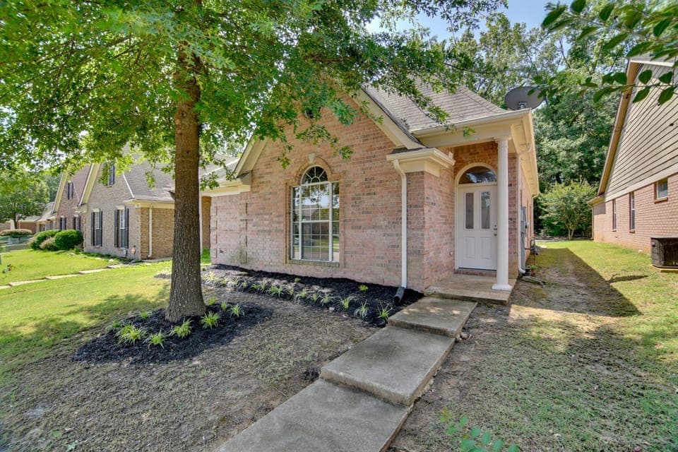 Shelby Farms Greenline Access: Modern Cordova Home House in Cordova