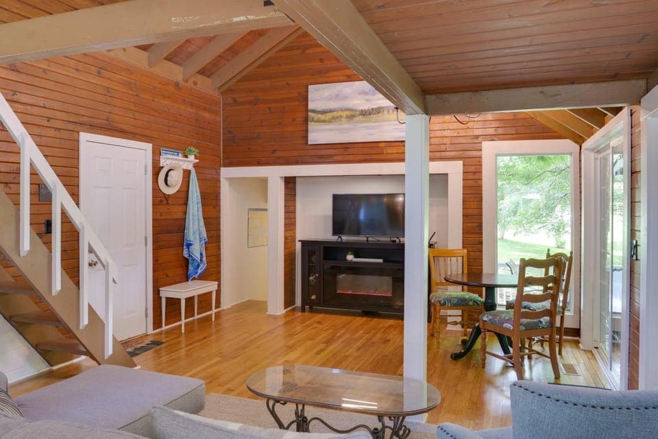 Cozy Tennessee Cabin w/ Deck, Grill & Fire Pit! Cabin in Tennessee