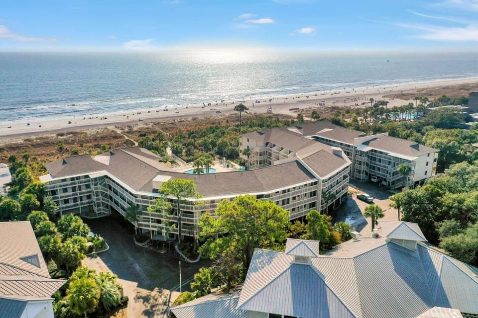 Property building, Natural landscape, Bird's eye view, Beach, Sea view