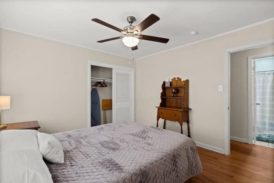 Cozy Home Across from Base, Close to Airport & Beaches House in North Charleston