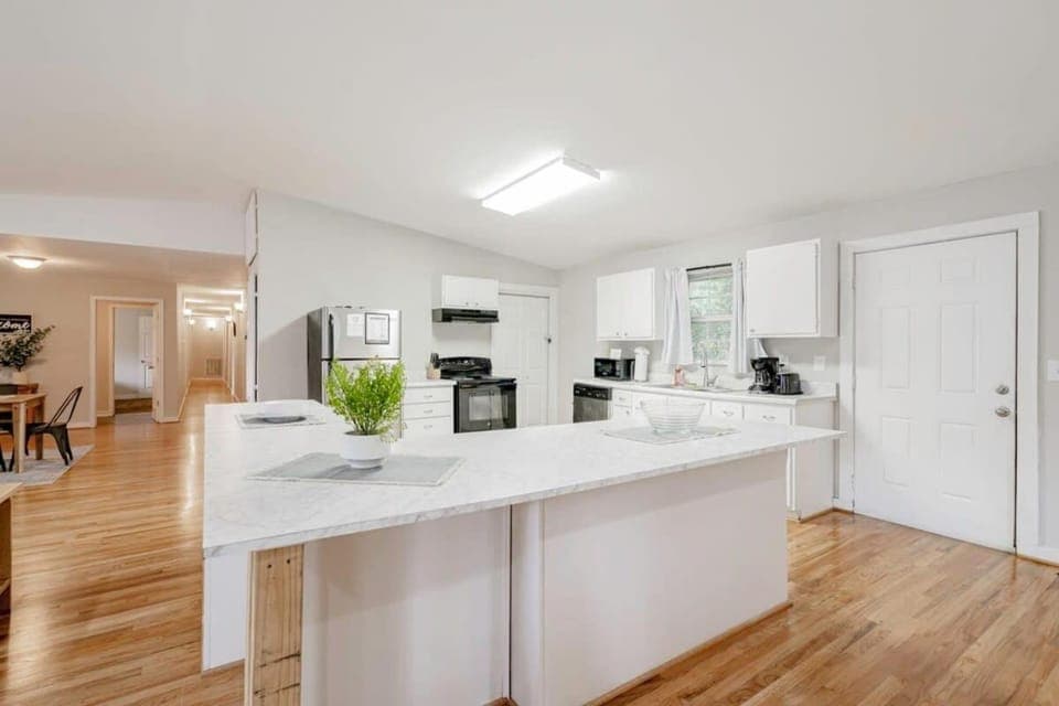 Mins to USC, Hospital, Zoo! Columbia Duet- 2 Units House in West Columbia
