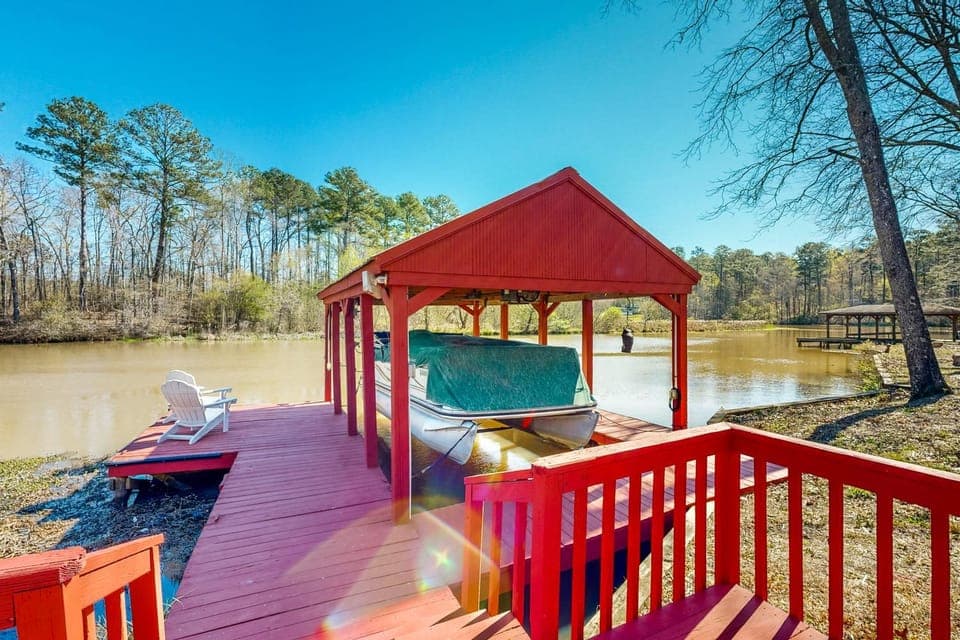Lakefront Eatonton Haven w/ Dock: Bring Your Boat! House in Lake Sinclair