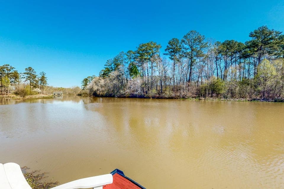 Lakefront Eatonton Haven w/ Dock: Bring Your Boat! House in Lake Sinclair