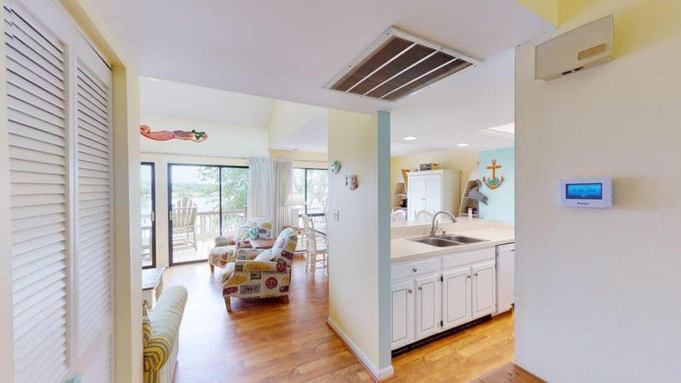 Heron Marsh Escape Split Level Villa Lake Views House in Pawleys Island