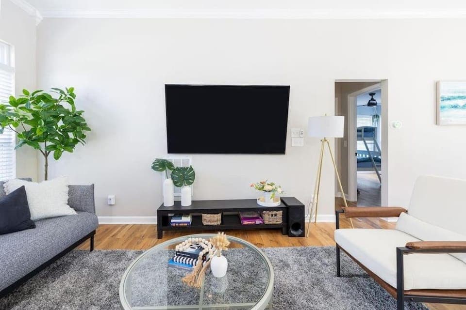 Communal lounge/ TV room, TV and multimedia, Living room, Evening entertainment
