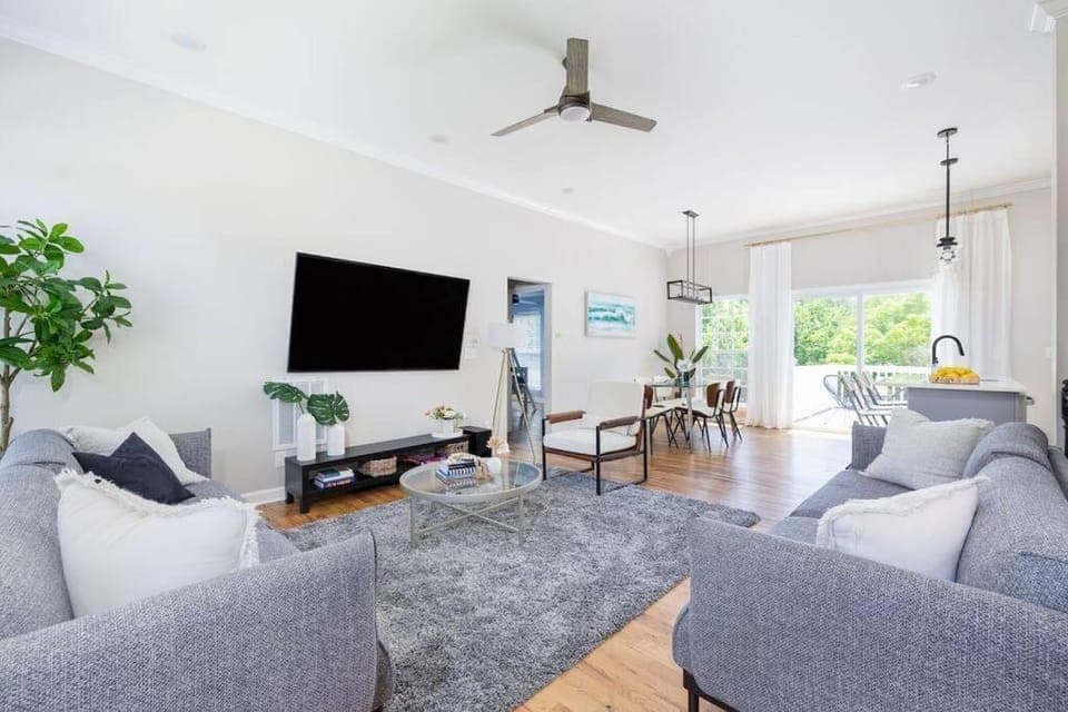 Communal lounge/ TV room, TV and multimedia, Living room, Seating area, Dining area, Evening entertainment, fireplace