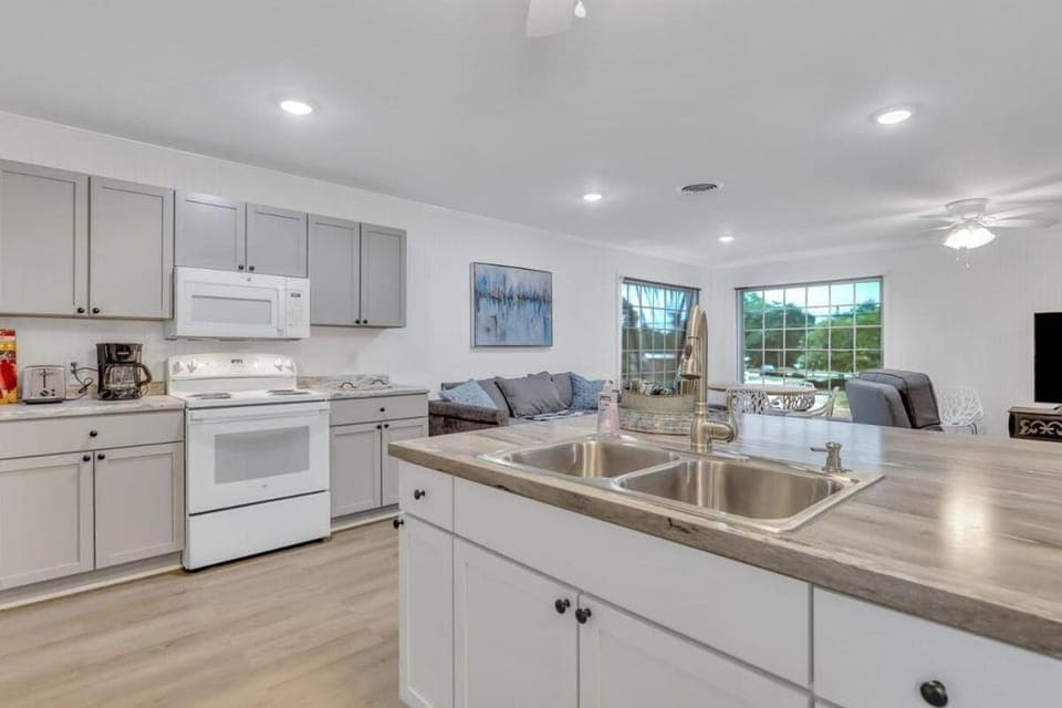 Eagle's Nest - Upscale Loft Downtown Close to GSU Apartment in Statesboro