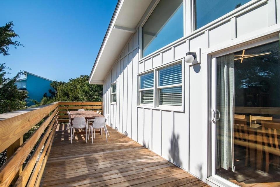 Cozy Beach House Steps from the Shore: 4 Bedroom House in Pawleys Island