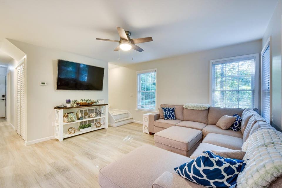 Lake Hartwell Retreat w/ 2-Tier Dock & Boat Slip! House in Pickens County