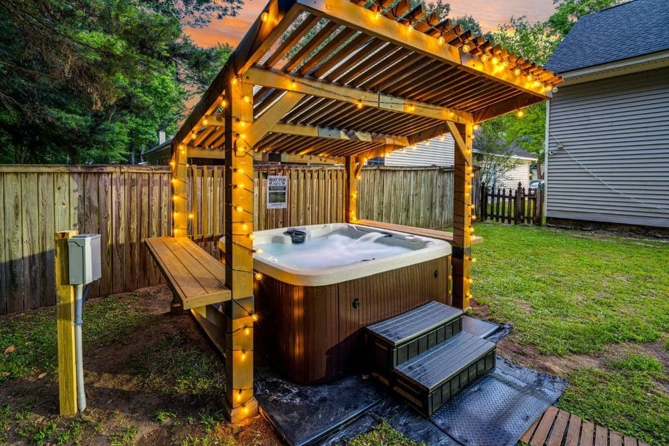 Natural landscape, Garden, Hot Tub, Hot Tub, View (from property/room), View (from property/room), Garden view, Garden view, Quiet street view, Inner courtyard view