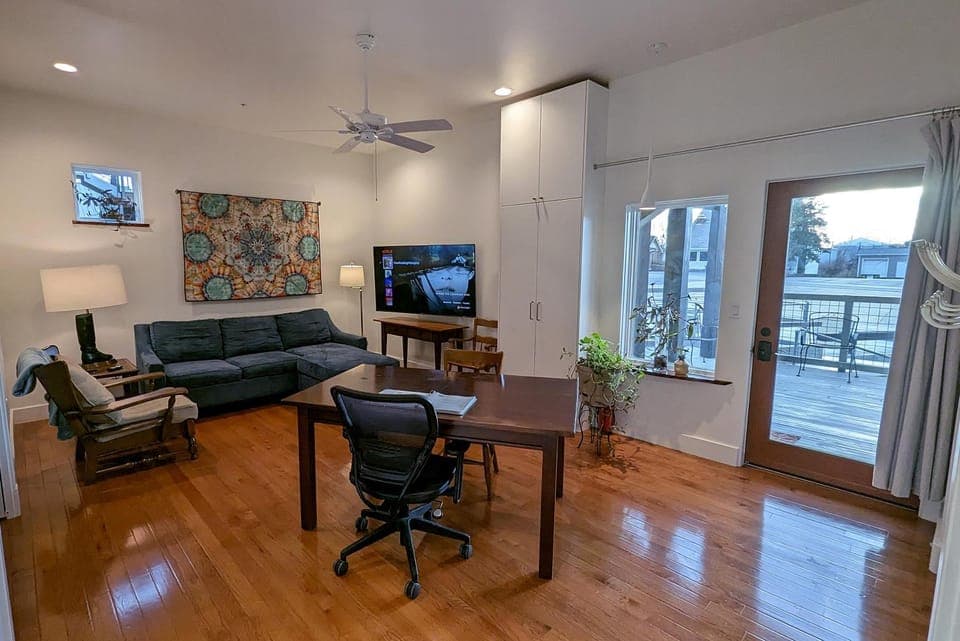 TV and multimedia, Living room, Seating area, Dining area, acessibility