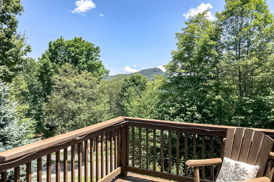 Rock Spring Retreat House in Sugar Mountain