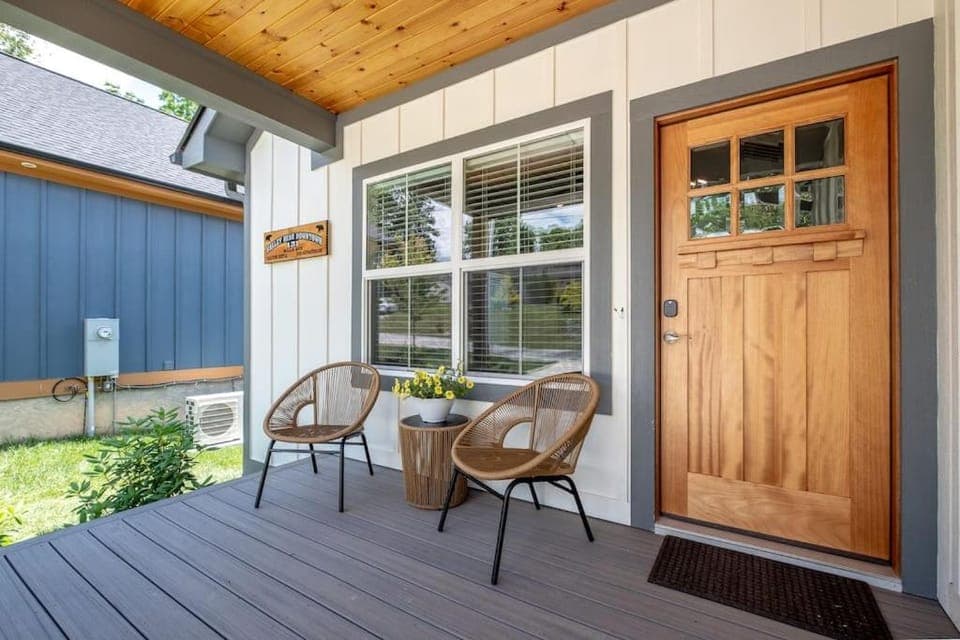 Patio, Day, Balcony/Terrace