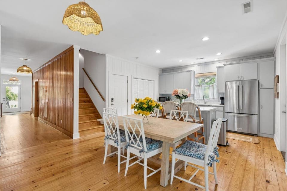 Chasing Waves | Heated Pool | 3 Min Beach House in Edisto Beach