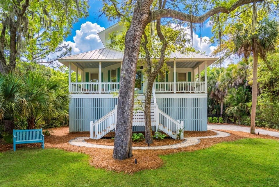 Chasing Waves | Heated Pool | 3 Min Beach House in Edisto Beach