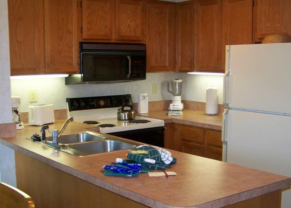 Kitchen or kitchenette, oven, stove