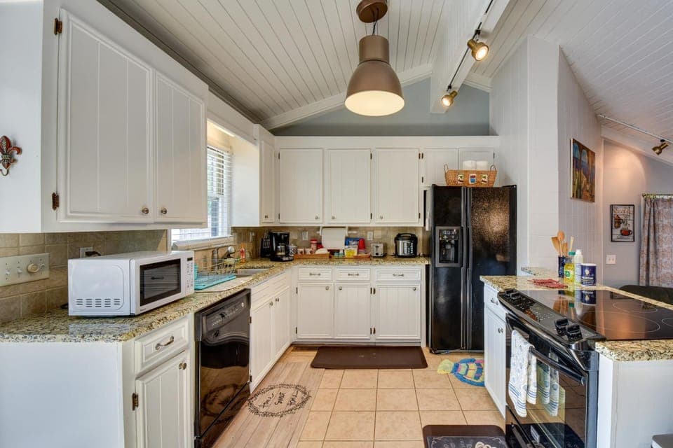 Waterfront Lake Hartwell Vacation Rental w/ Dock! House in Lake Hartwell