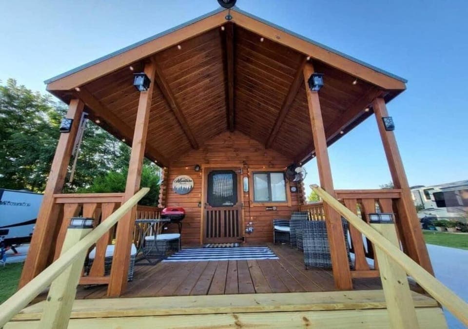Property building, BBQ facilities, Balcony/Terrace