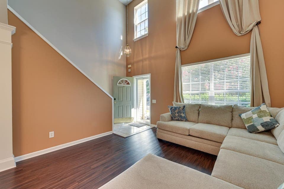 Charlotte Townhome w/ Deck: 18 Mi to Downtown! House in Ballantyne