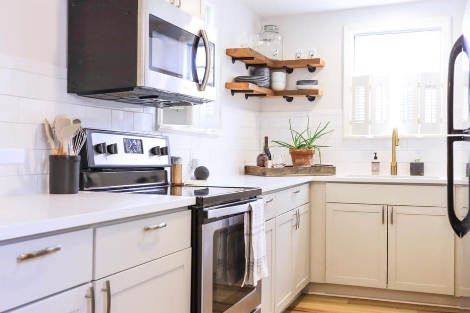 Kitchen or kitchenette, minibar, pet friendly, stove