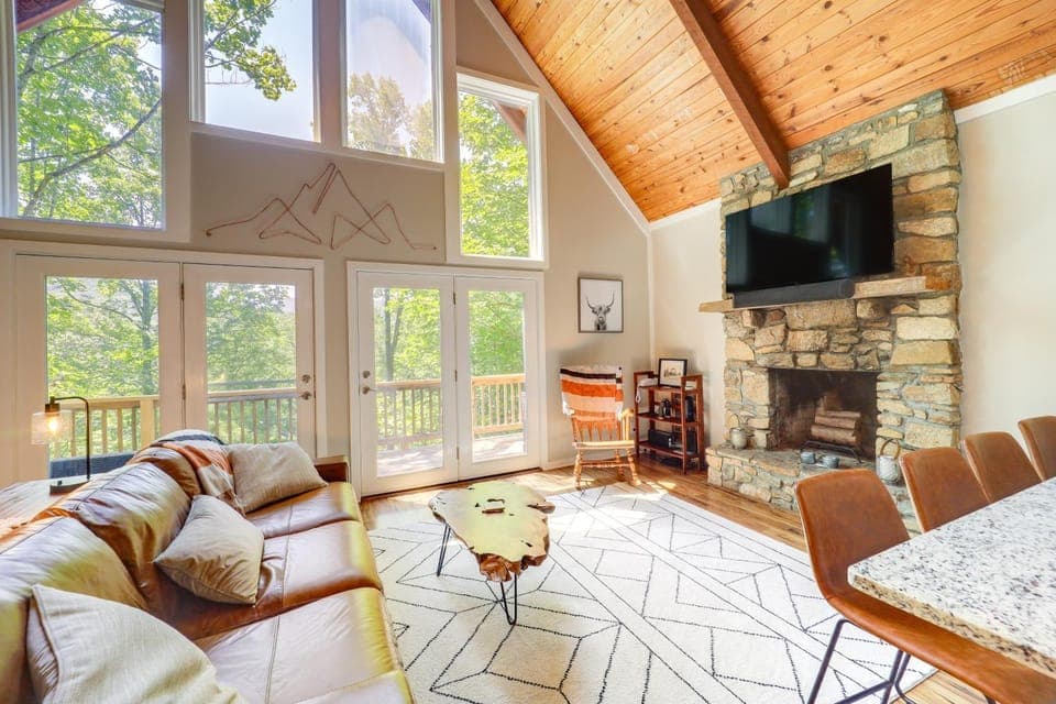 Wooded Retreat w/ Decks & Views in Beech Mountain! House in Beech Mountain