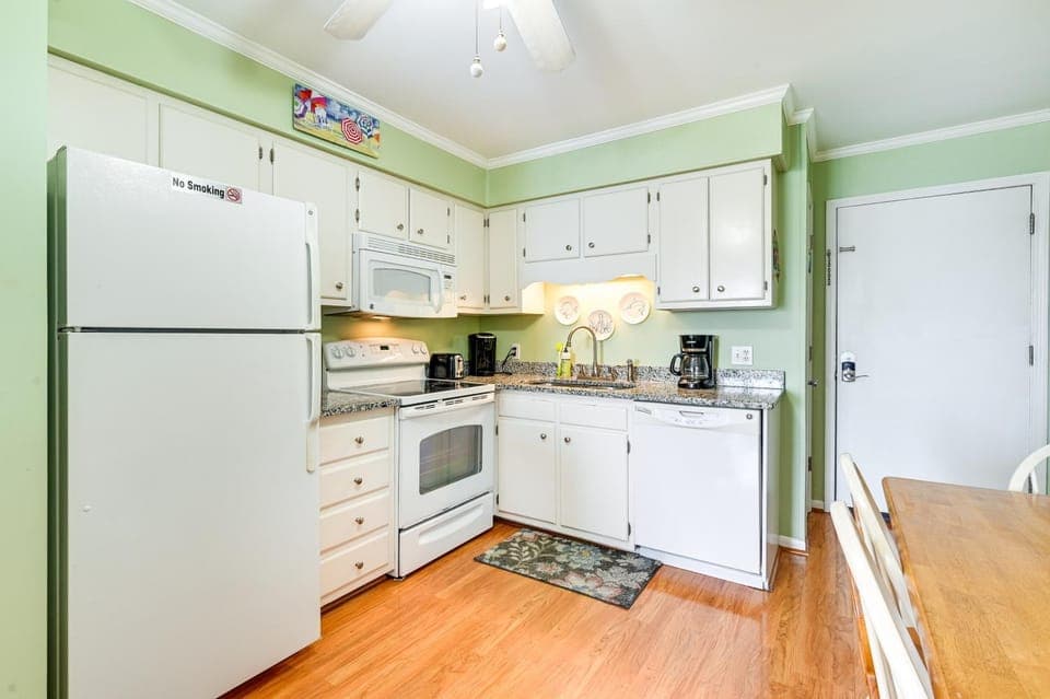 Coastal Murrells Inlet Condo with Balcony! House in Murrells Inlet