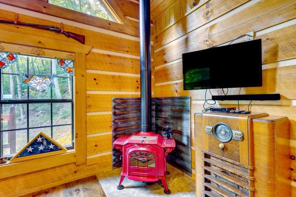 Cozy Log Cabin on 11 Acres: 3 Mi to Cherokee Lake! Cabin in Cherokee Reservoir