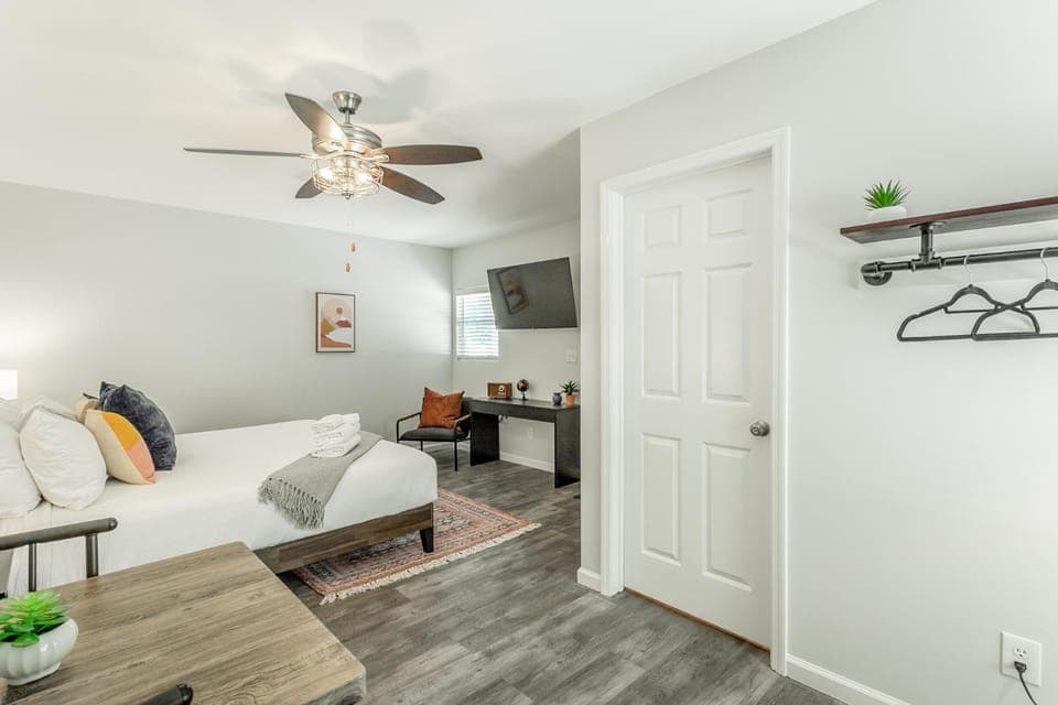 03 The Knoll Room - A PMI Scenic City Vacation Rental Hotel in Chattanooga