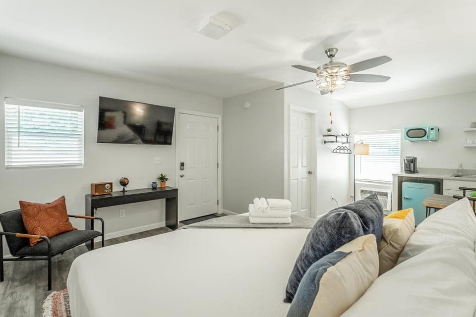 03 The Knoll Room - A PMI Scenic City Vacation Rental Hotel in Chattanooga