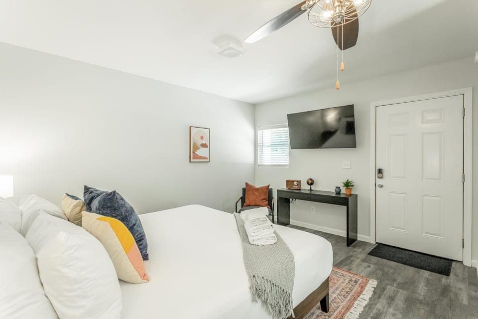 03 The Knoll Room - A PMI Scenic City Vacation Rental Hotel in Chattanooga