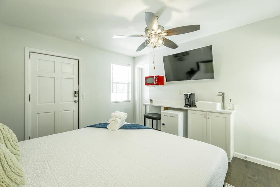 13 The Eero Room - A PMI Scenic City Vacation Rental Hotel in Chattanooga